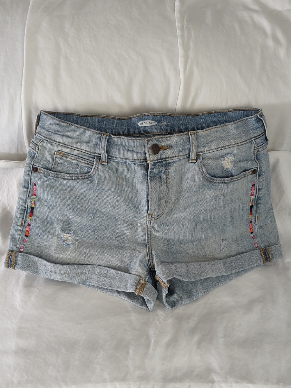 Old Navy Size 6 Boyfriend Distressed Denim Shorts Embroidered Boho Light Wash